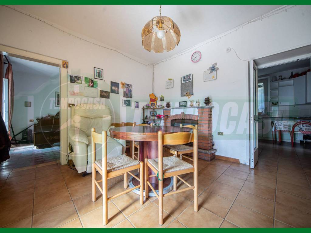 Vendita Appartamento Laveno-Mombello. Trilocale in via Labiena 126. Da ...