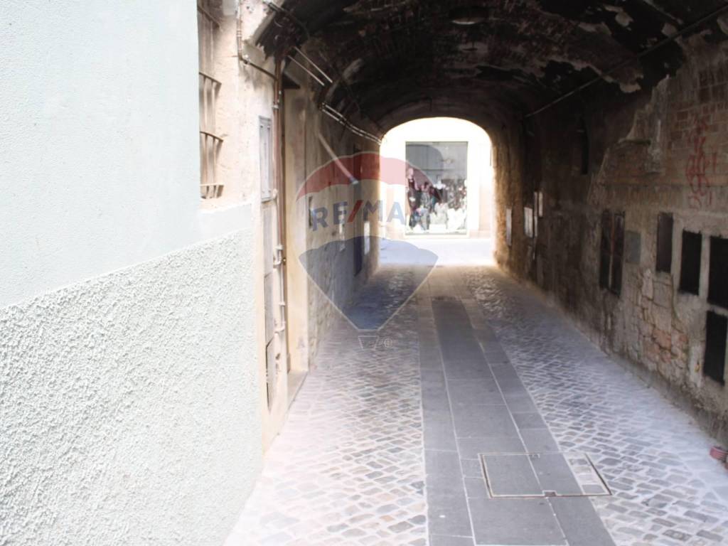 Locale Commerciale Affitto Foligno Rif 90873572 Immobiliare it