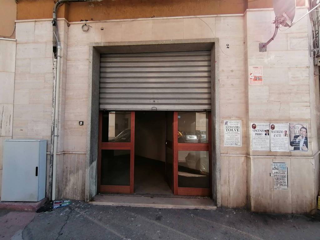 Locale commerciale via Edmondo De Amicis 2, Foggia, rif. 90928372 -  Immobiliare.it