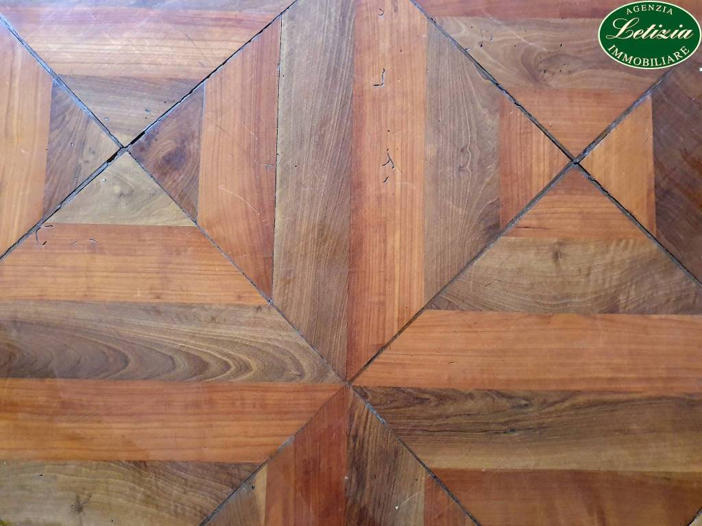 parquet salone in sei essenze di legno