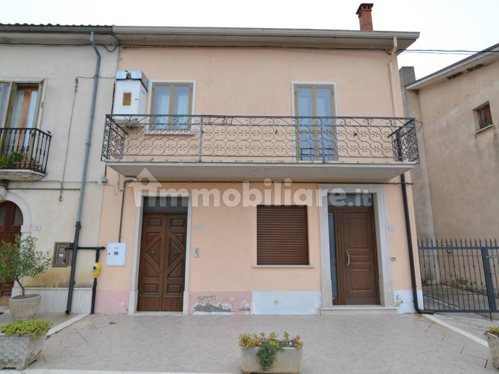 Vendita Terratetto unifamiliare Guardia Lombardi. Buono stato, con