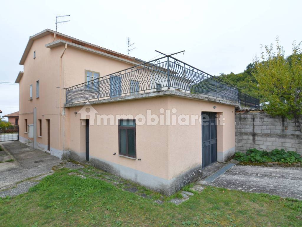 Vendita Terratetto unifamiliare Guardia Lombardi. Buono stato, con