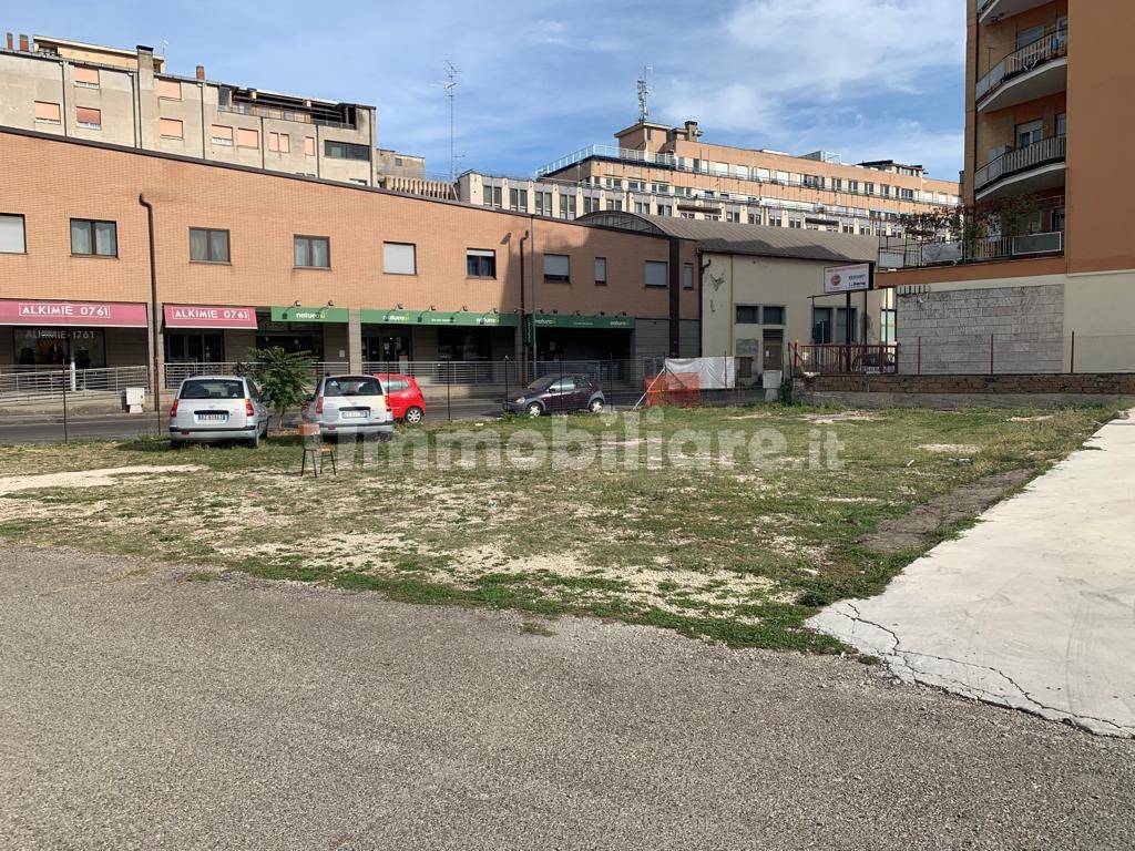 piazzale per esposizione affittasi