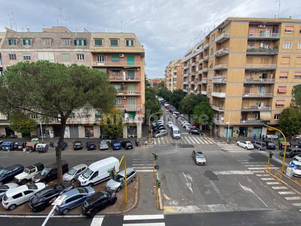 Affitto Appartamento Roma. Trilocale in via