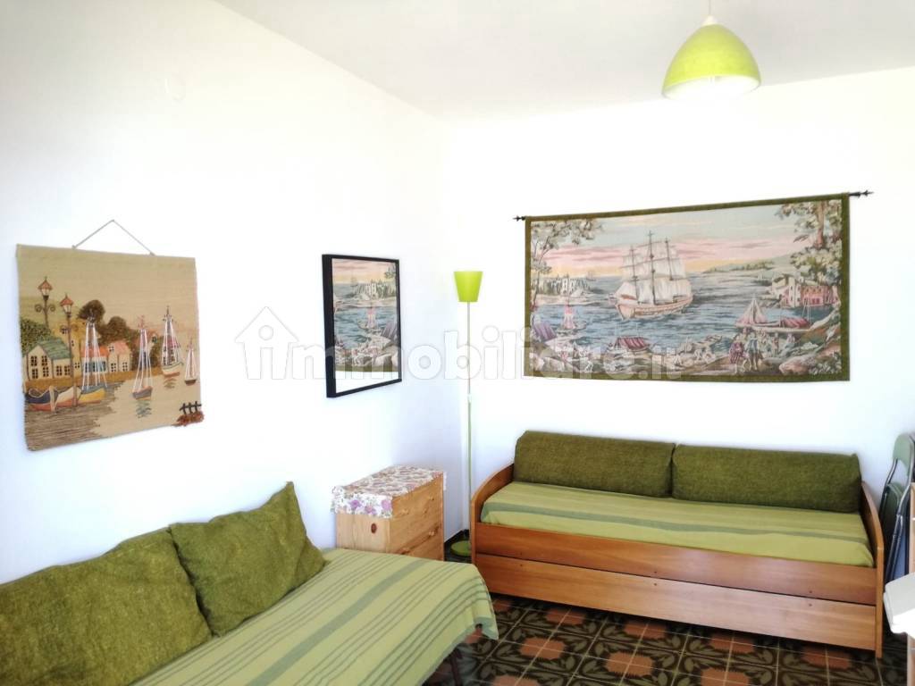 Rent Apartment Paola. 3room flat in via Arenile 2. Good condition