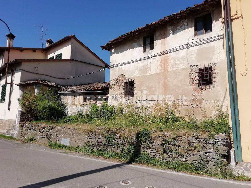 Vendita Casa Colonica In Via Piave 16 Borgo San Lorenzo Da Ristrutturare Posto Auto 250 M² 6801