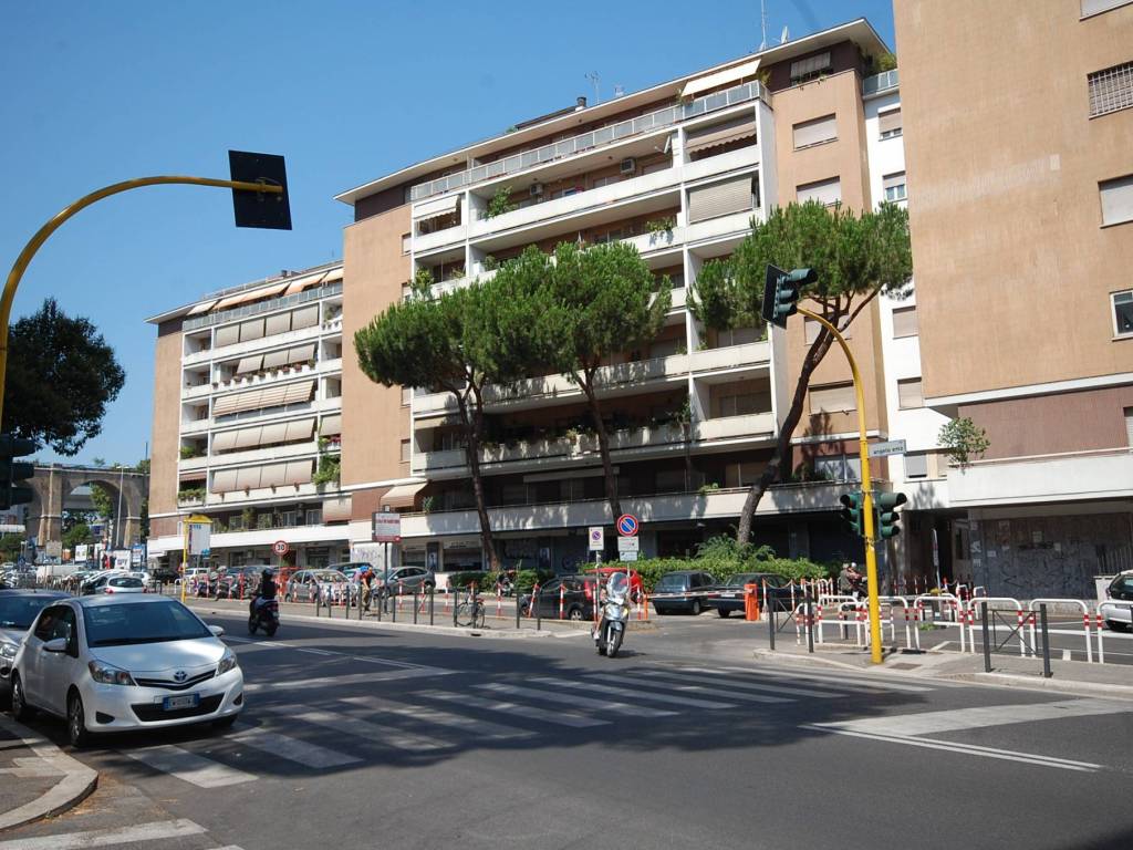 Vendita Appartamento in via Angelo Emo 144. Roma. Buono stato, secondo