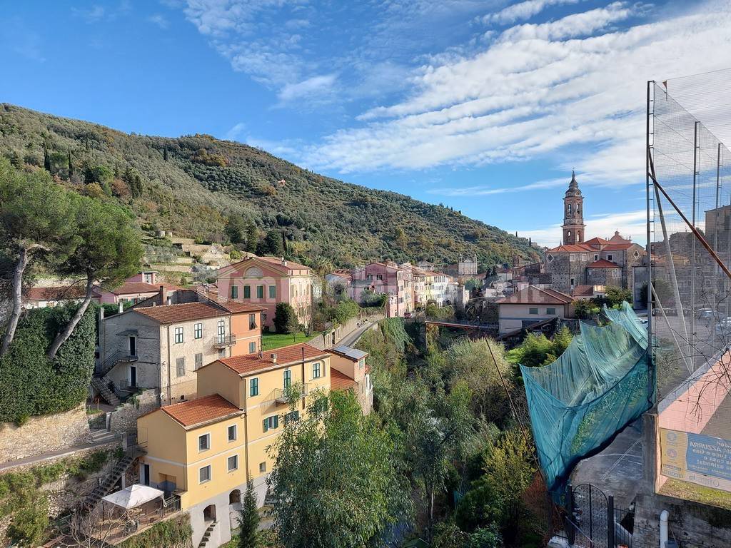 Vista aperta sul borgo e sulla vallata