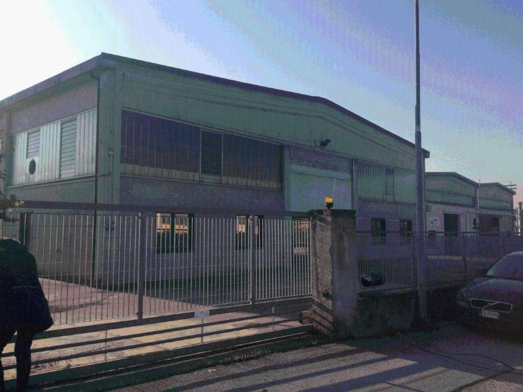 Capannone via Gino Fano 6, Mantova, Rif. 92275566 - Immobiliare.it