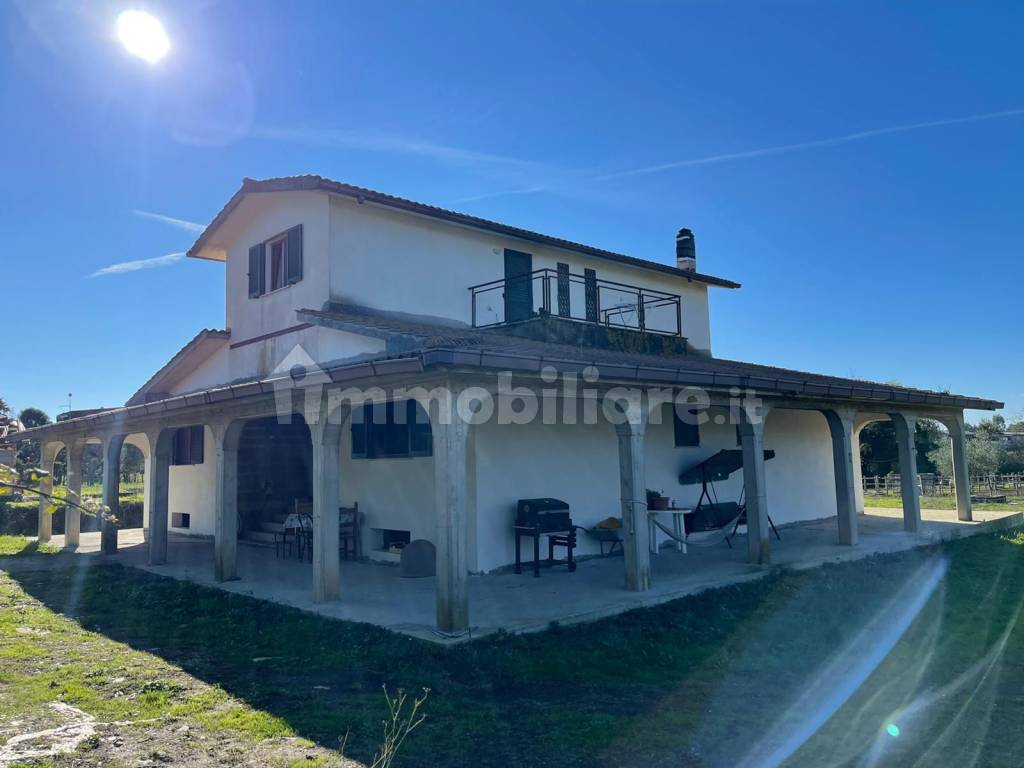 Vendita Villa unifamiliare in via Torre Pellice Roma. Da ristrutturare