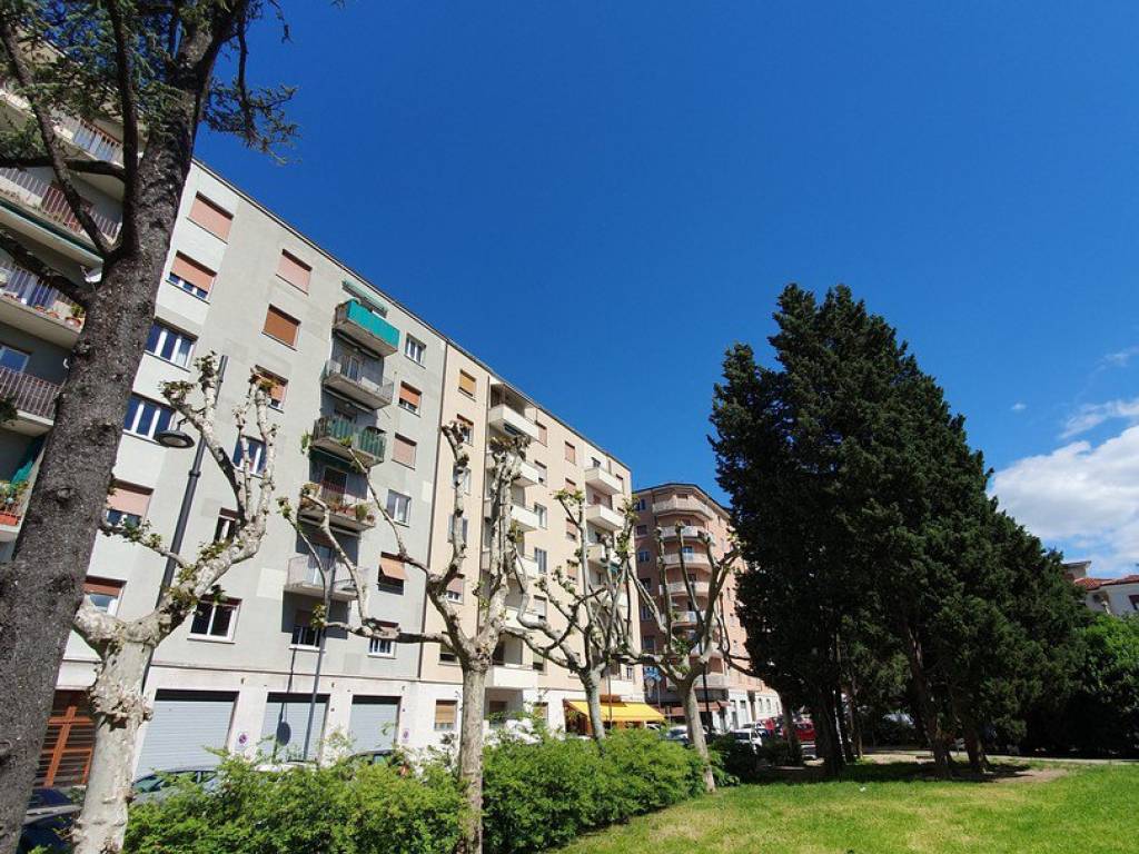 Sale Apartment Trieste. 4room flat in via Carlo Combi 21. Good
