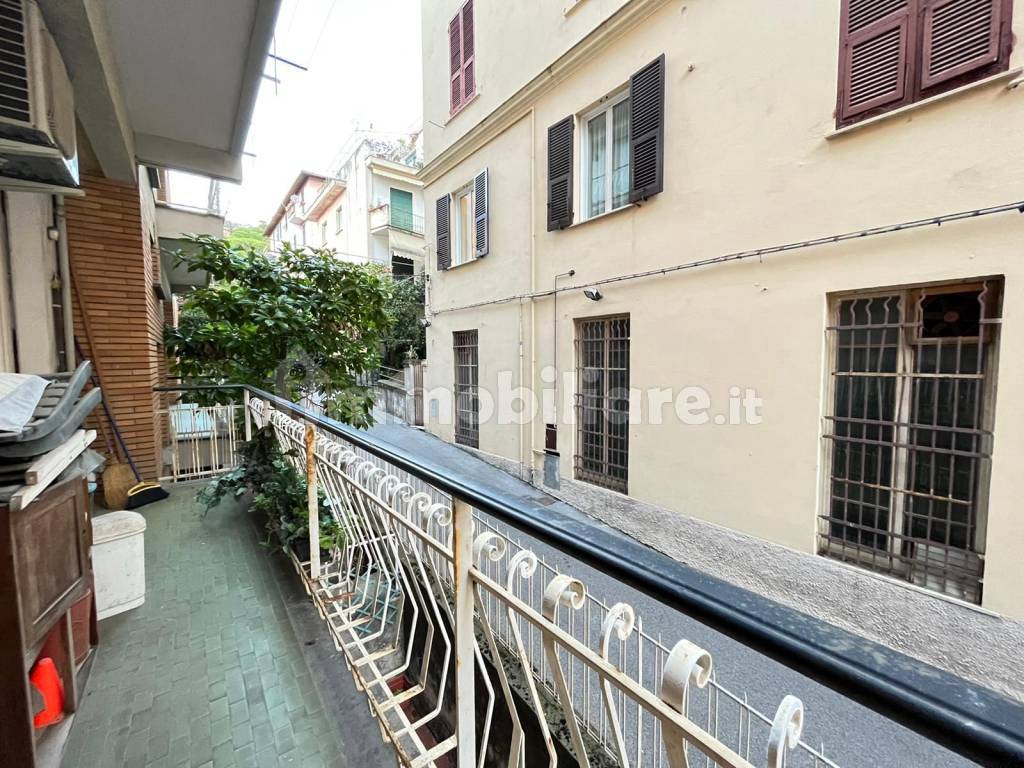 Vendita Appartamento Santa Margherita Ligure. Trilocale in via Zara 4.  Ottimo stato, primo piano, con balcone, riscaldamento autonomo, rif.  92319954