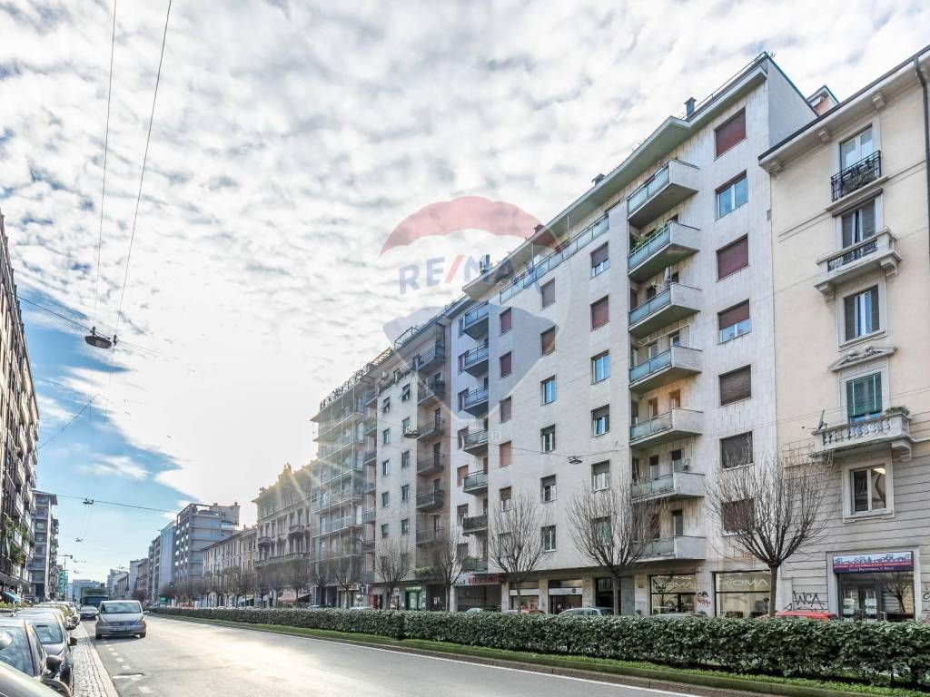 Vendita Appartamento Milano. Trilocale in viale Monza 55. Da ristrutturare,  settimo piano, con balcone, riscaldamento centralizzato, rif. 92405148