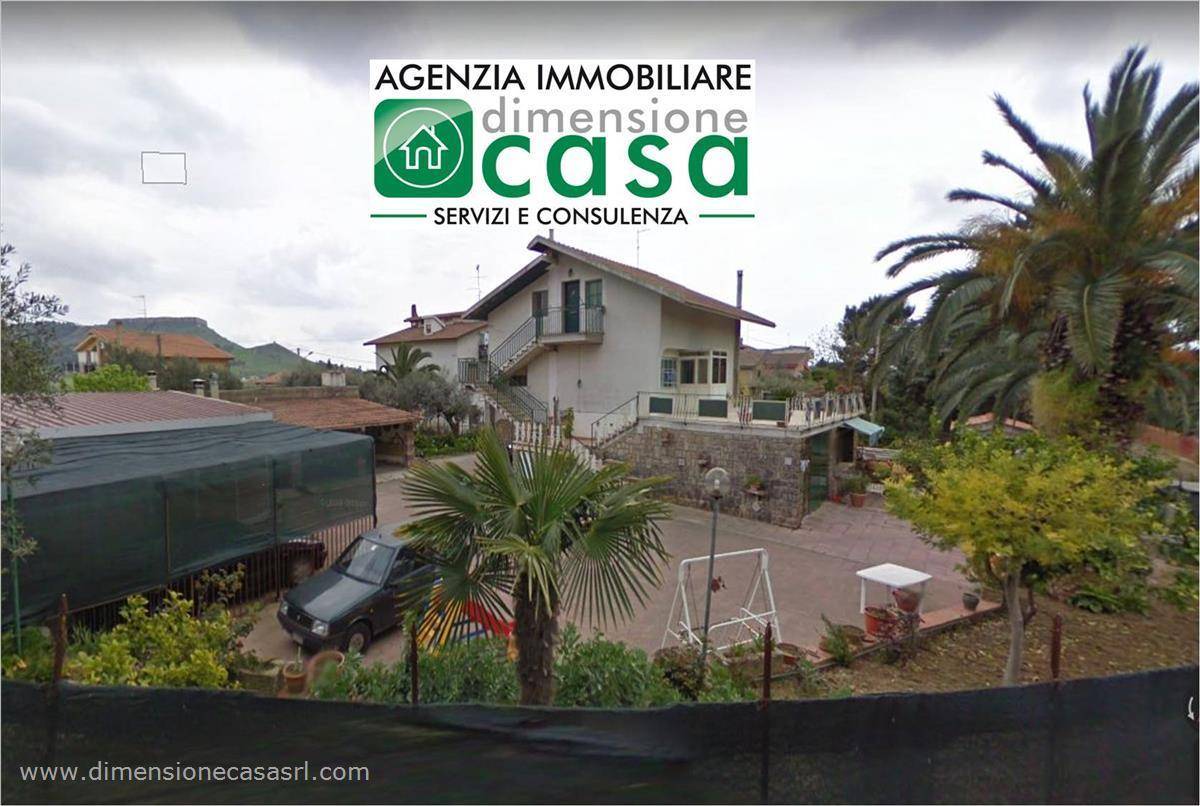 Villa unifamiliare via Michele Dell'Aira, 15, Centro, Caltanissetta
