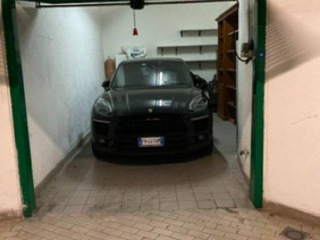 Garage - box via chiaia 149, chiaia, napoli