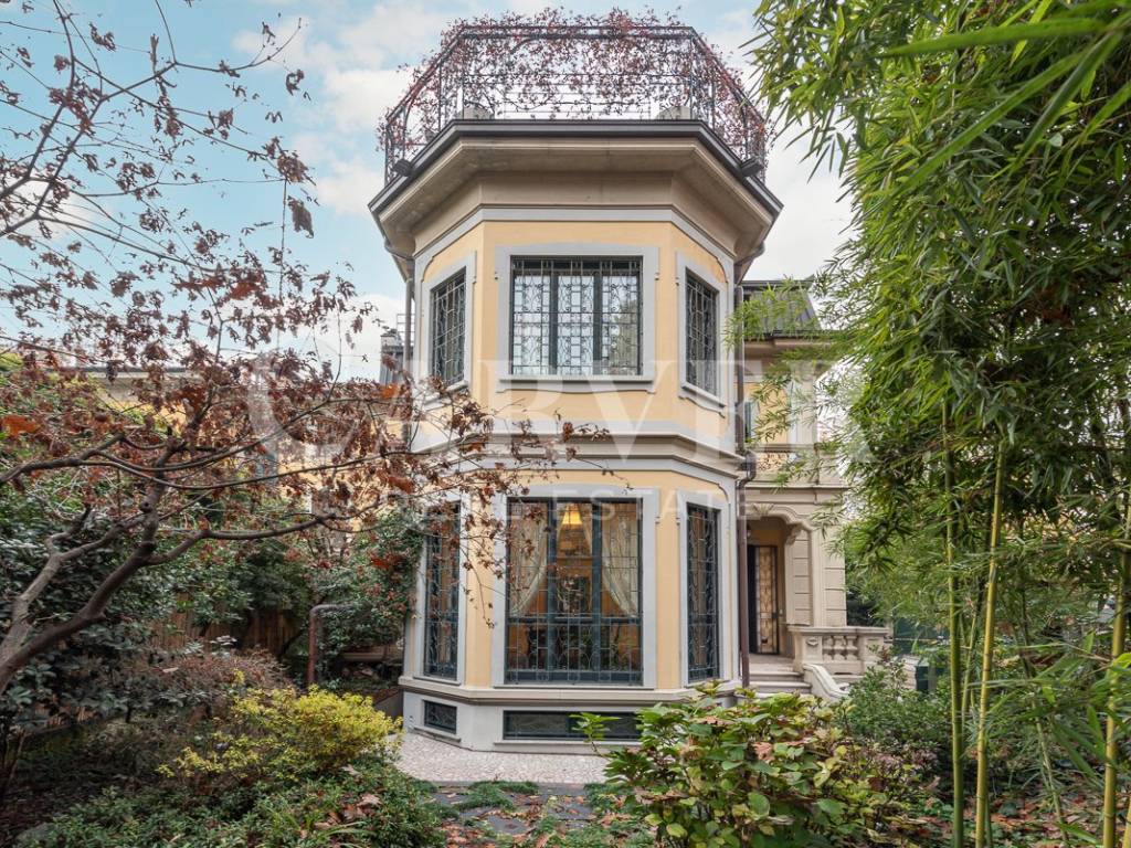 Vendita Villa bifamiliare Milano. Ottimo stato, posto auto, con terrazza,  riscaldamento autonomo, 613 m², rif. 92598076
