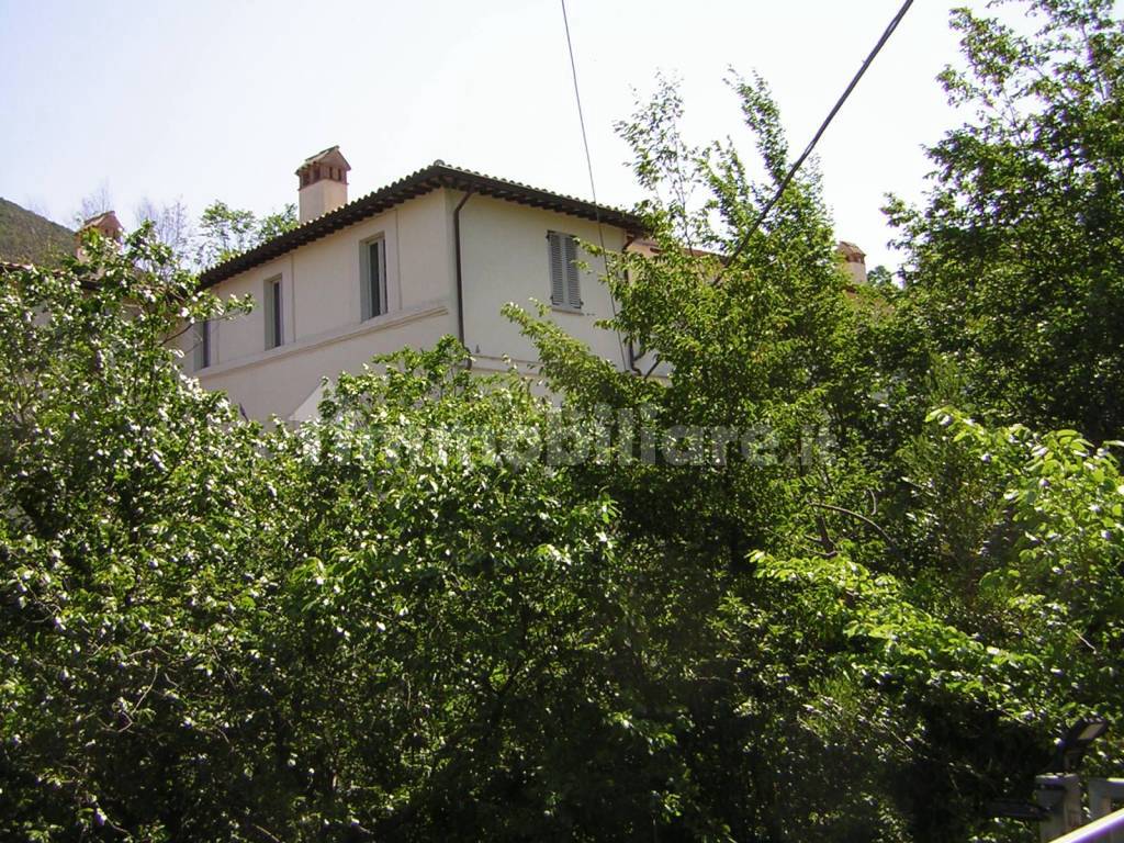 Locale Commerciale Vendita Foligno Rif 92740434 Immobiliare it