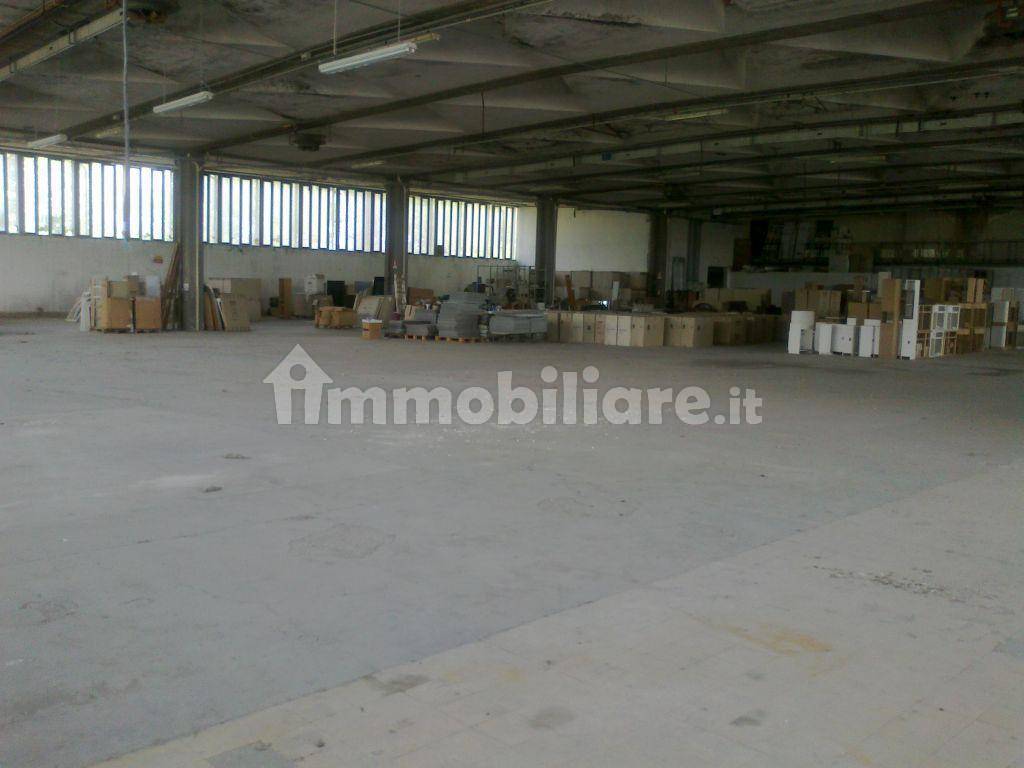 Attività commerciale via Tosco romagnola, Cascina, rif. 92849798 Immobiliare.it