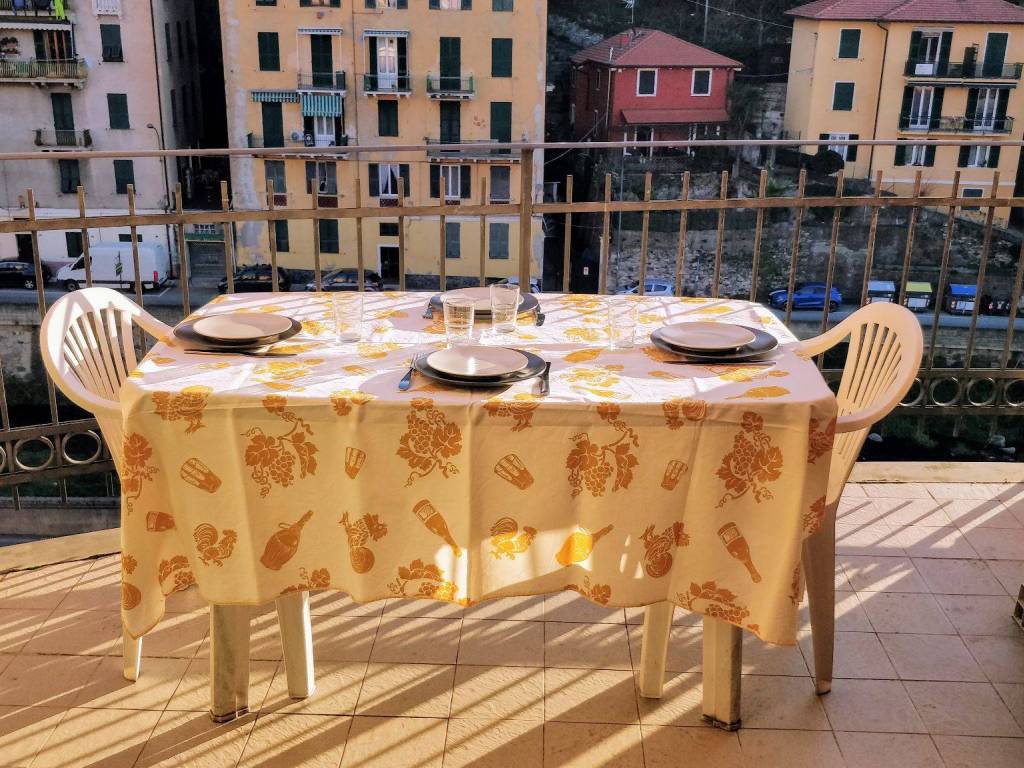 Affitto Appartamento Varazze. Bilocale in via Monte Grappa 43. Ottimo  stato, terzo piano, posto auto, con balcone, riscaldamento autonomo, rif.  92765204