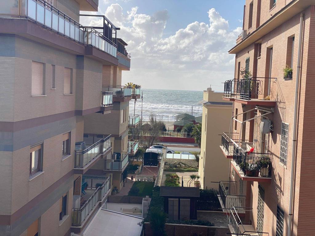 Viale Della Pineta Di Ostia Sale Apartment Rome. 4-room flat in viale della Pineta.... Good