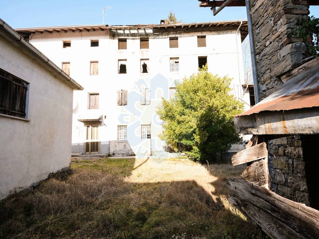 facciata edificio principale