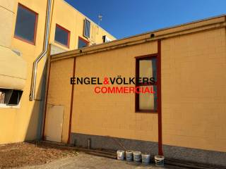 capannone industriale in vendita a Merate