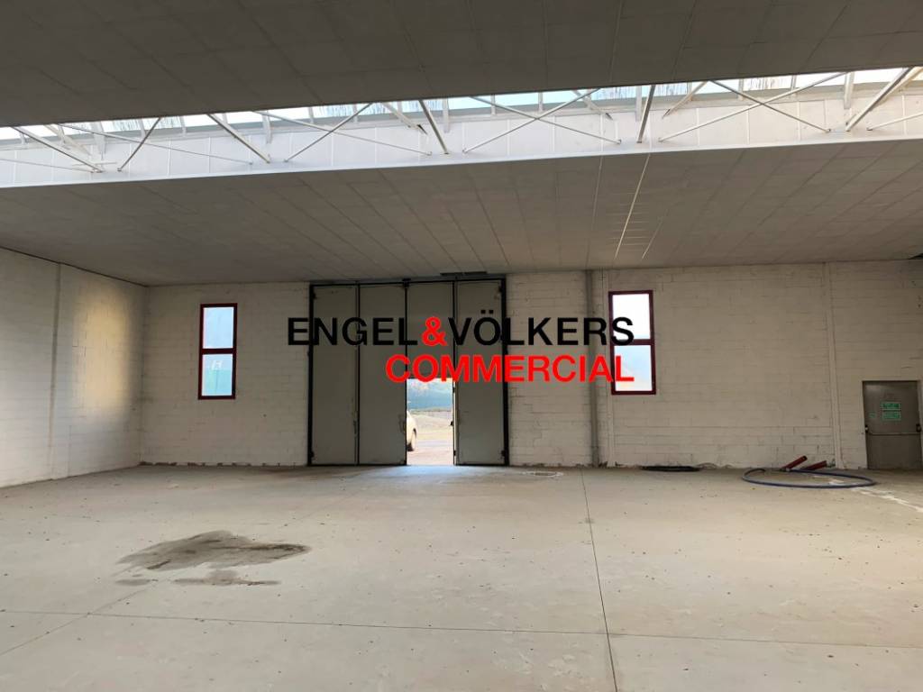 capannone industriale in vendita a Merate