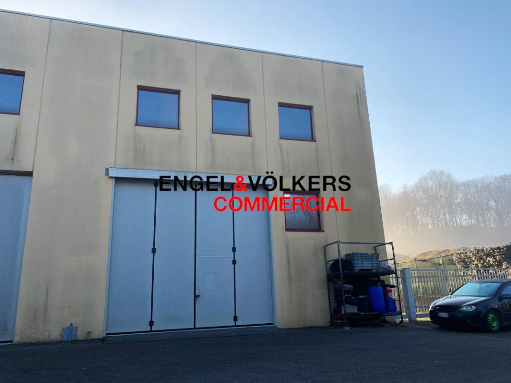 capannone industriale in vendita a Merate