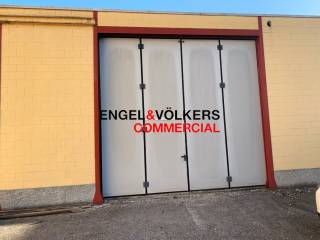 capannone industriale in vendita a Merate