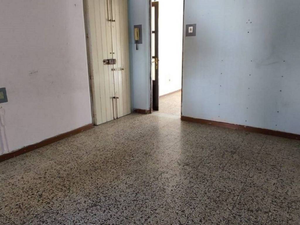 Vendita Appartamento Catania. Trilocale in via Lago di Nicito. Da ristrutturare, primo piano Vendita Appartamento Catania. Trilocale in via Lago di Nicito. Da ristrutturare, primo piano
