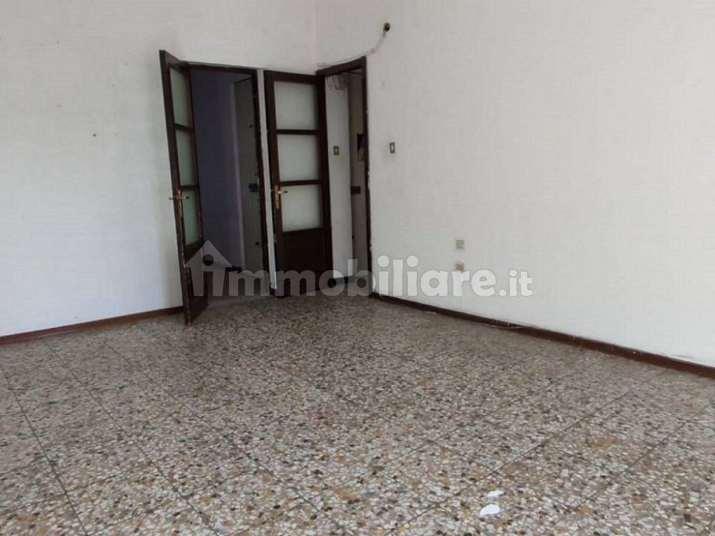 Vendita Appartamento Catania. Trilocale in via Lago di Nicito. Da ristrutturare, primo piano Vendita Appartamento Catania. Trilocale in via Lago di Nicito. Da ristrutturare, primo piano