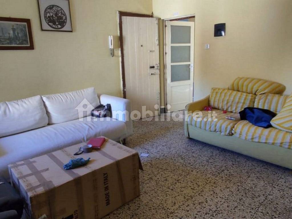 Vendita Appartamento Catania. Trilocale in via Lago di Nicito. Da ristrutturare, secondo piano Vendita Appartamento Catania. Trilocale in via Lago di Nicito. Da ristrutturare, secondo piano