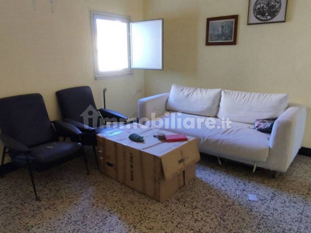Vendita Appartamento Catania. Trilocale in via Lago di Nicito. Da ristrutturare, secondo piano Vendita Appartamento Catania. Trilocale in via Lago di Nicito. Da ristrutturare, secondo piano