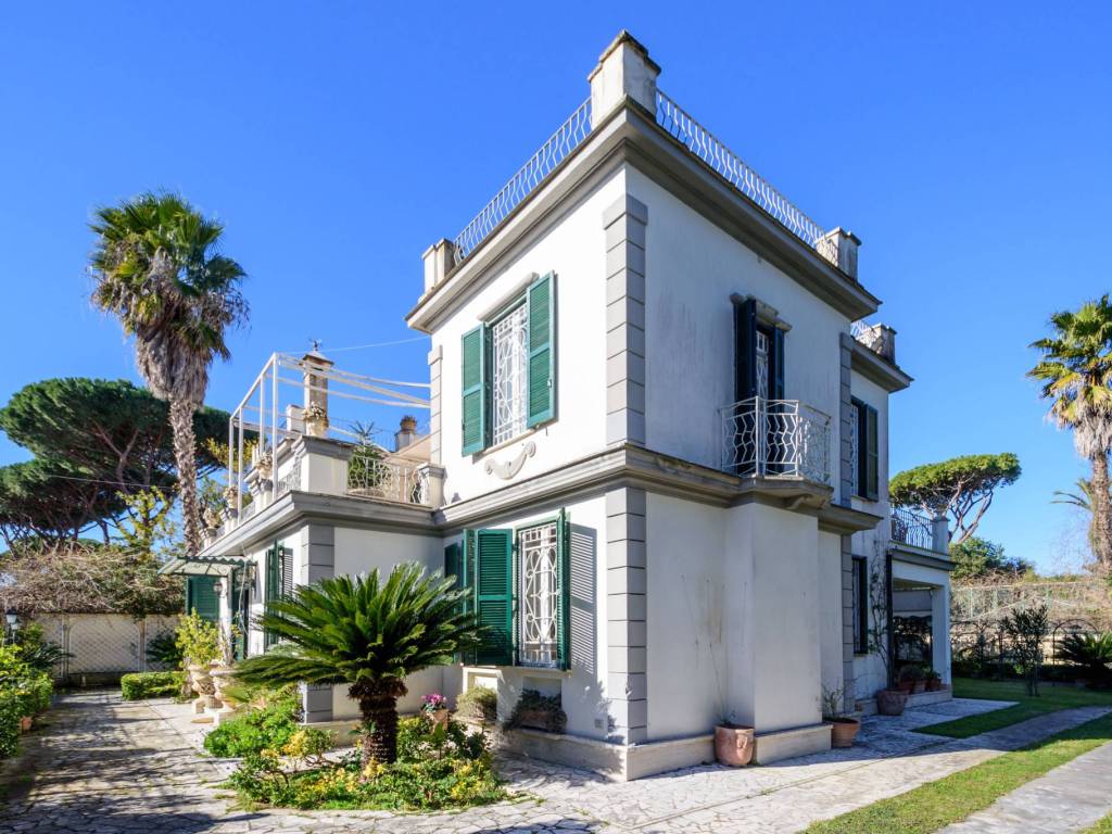 Vendita Villa unifamiliare in via Bagnoli Fiumicino. Buono stato, con  terrazza, riscaldamento autonomo, 290 m², rif. 93718068