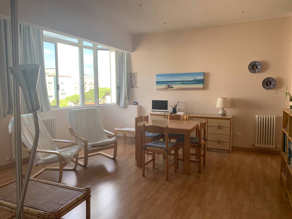 Bilocale viale maria ceccarini, centro, riccione