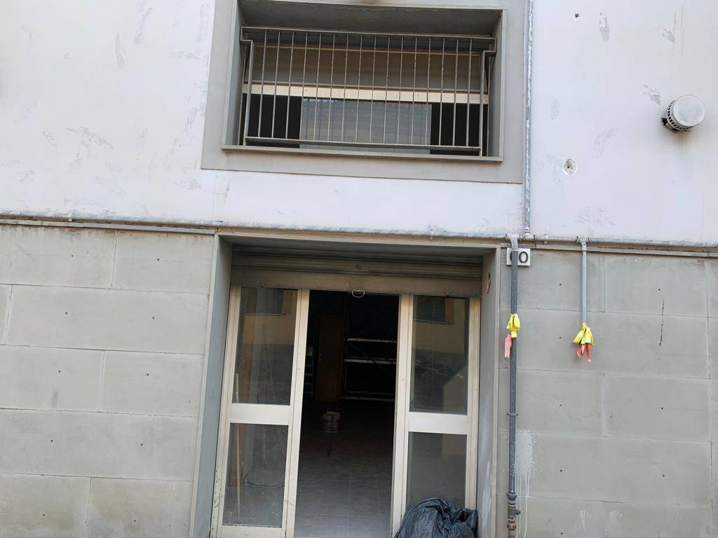 Locale commerciale via Torre della Catena, Benevento, rif. 93943090 -  Immobiliare.it