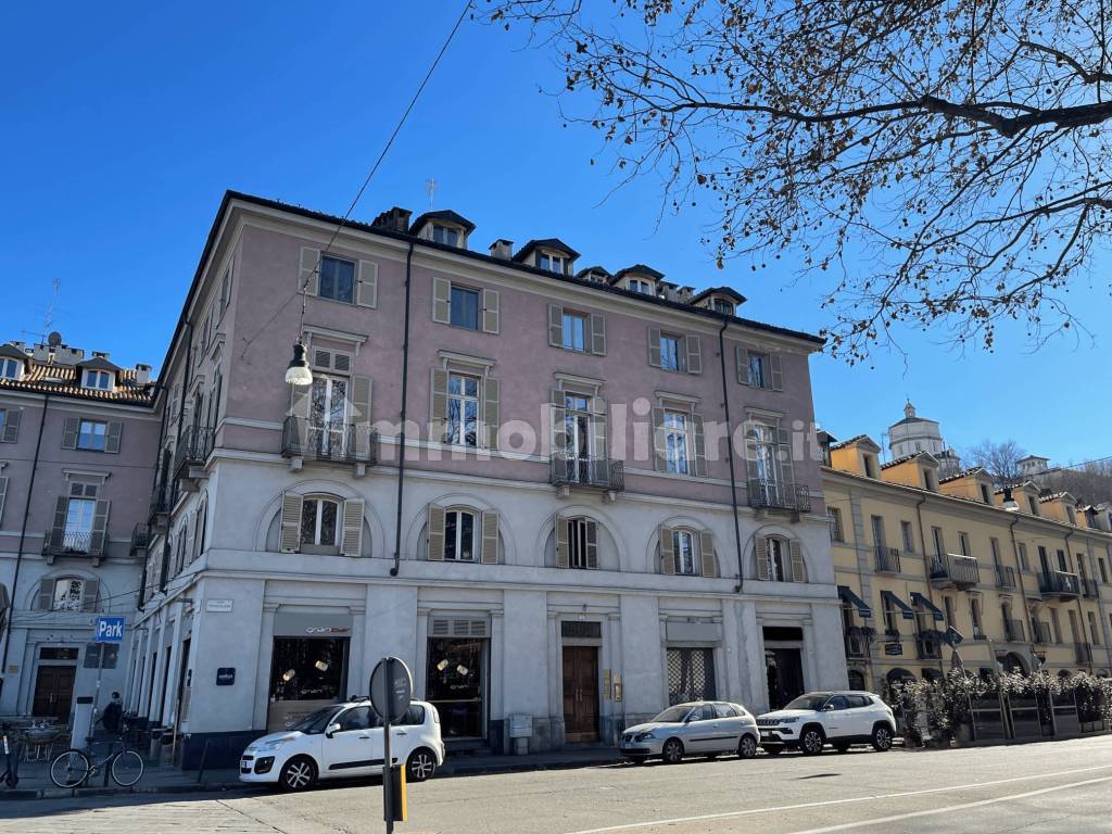 Sale Apartment Turin. Studio in corso Moncalieri 1. Excellent condition