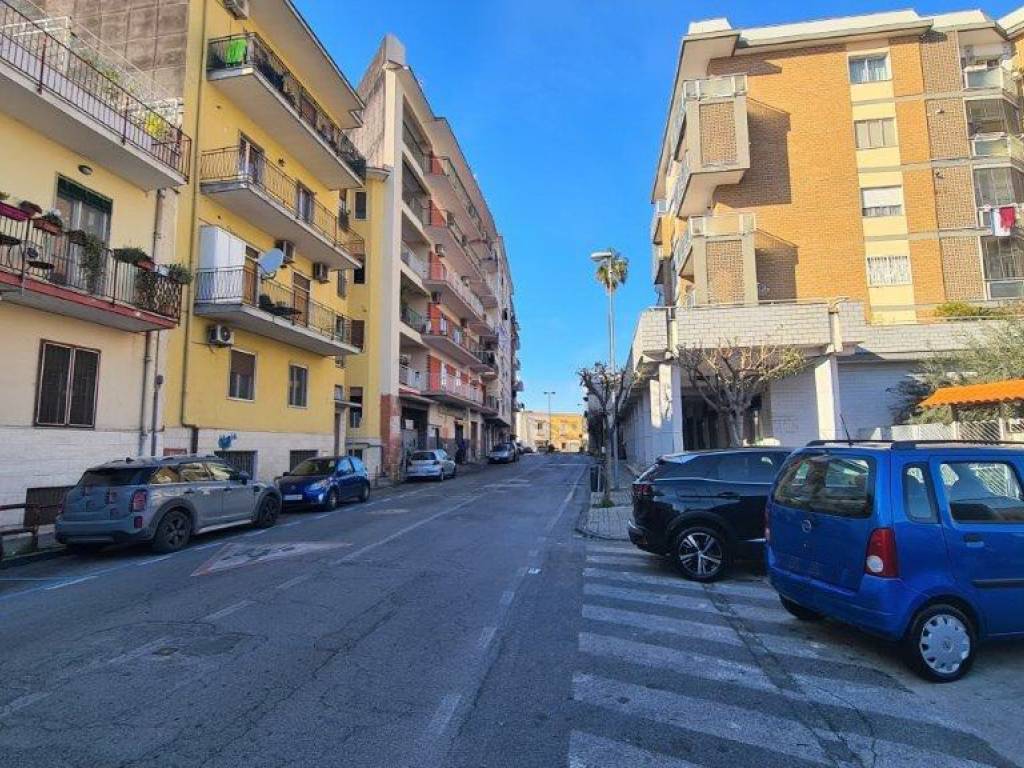 Vendita Appartamento San Giorgio a Cremano. Trilocale in viale Formisano.  Da ristrutturare, secondo piano, con terrazza, rif. 94081242