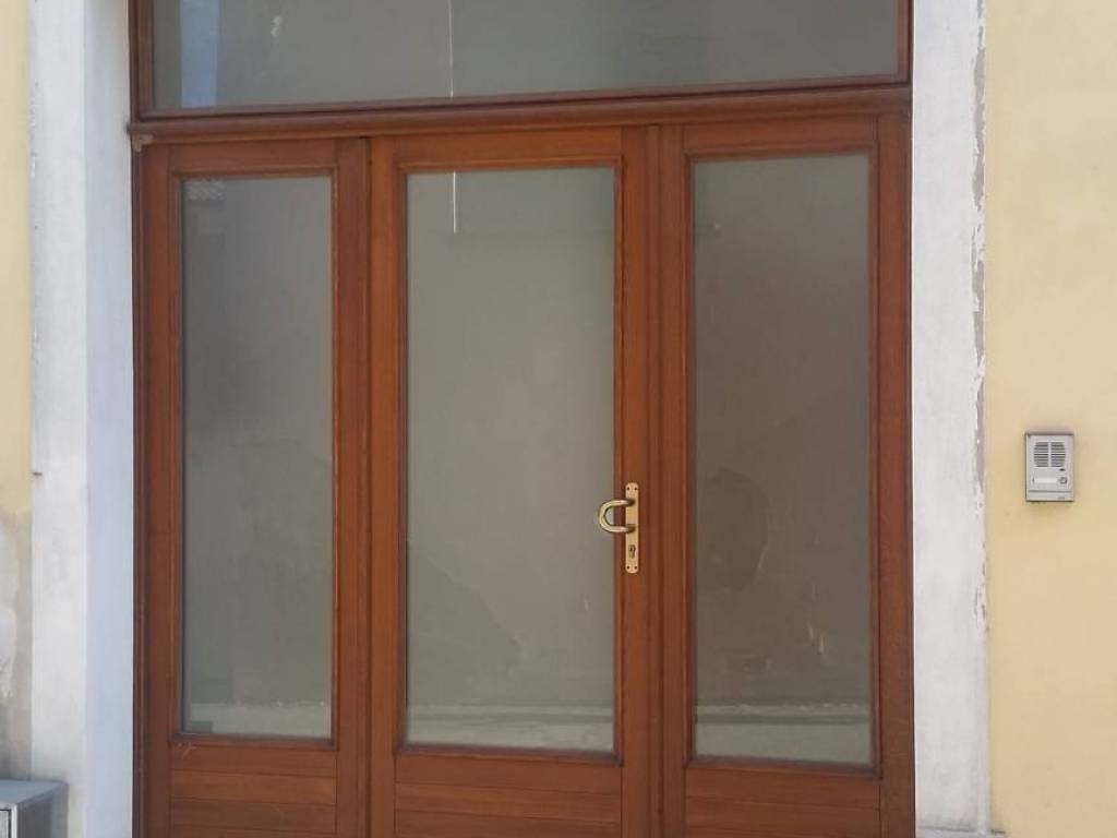 Attività commerciale con laboratorio via androna 63, centro, fratta polesine