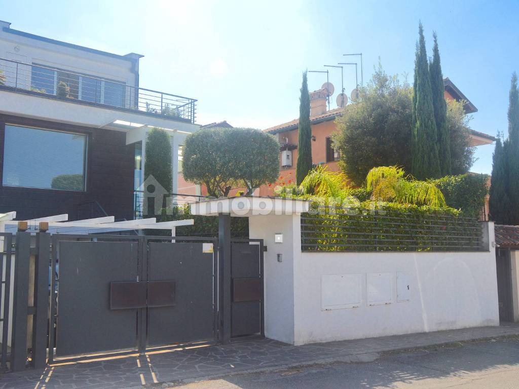 Sale Two family Villa In Via Di Malafede 60 Rome Excellent Condition 