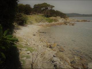 Spiaggia rocciosa