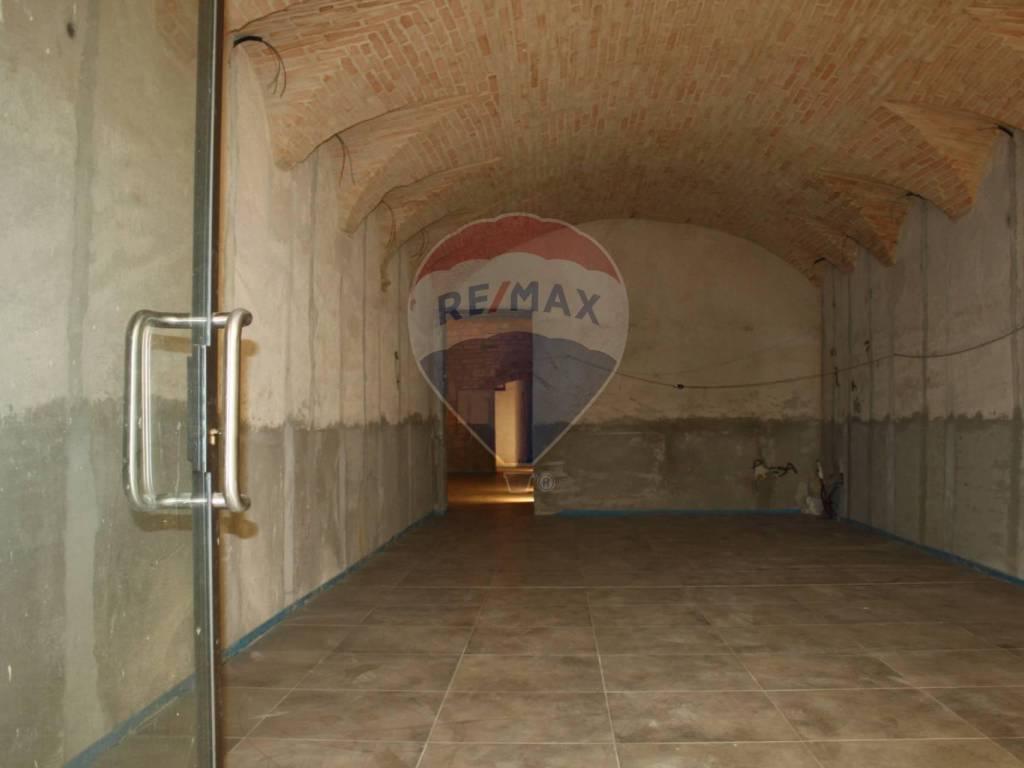 Locale Commerciale Vendita Foligno Rif 94306470 Immobiliare it