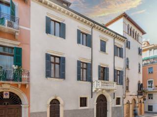 Case in vendita in Vicolo Orologio, Verona - Immobiliare.it