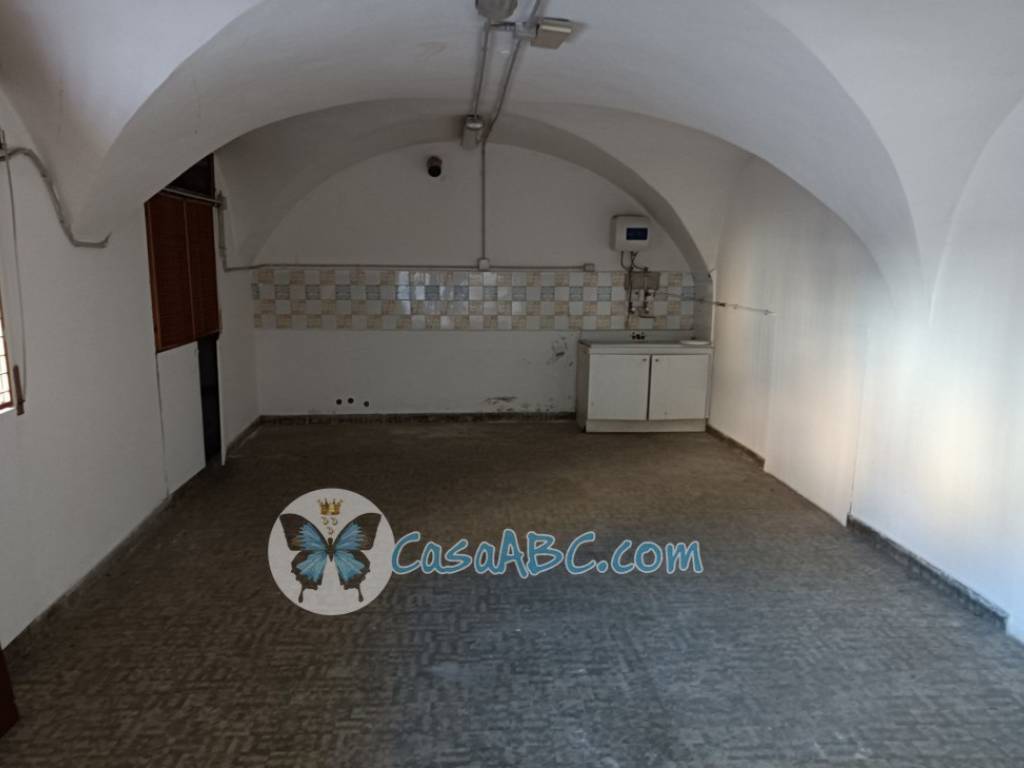 Sale Apartment in via Regina.... Gorlago. To be refurbished, ground ...