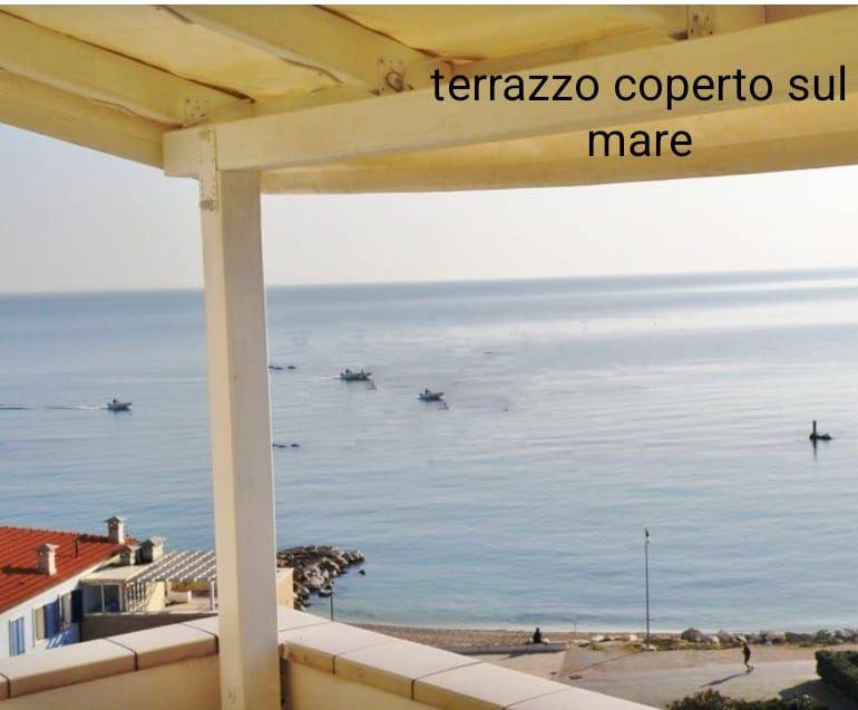 Attico via paradiso azzurro 25, centro, porto recanati