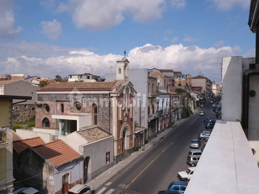 Vendita Appartamento in via della Concordia. Catania. Ottimo stato, secondo piano, terrazza, rif