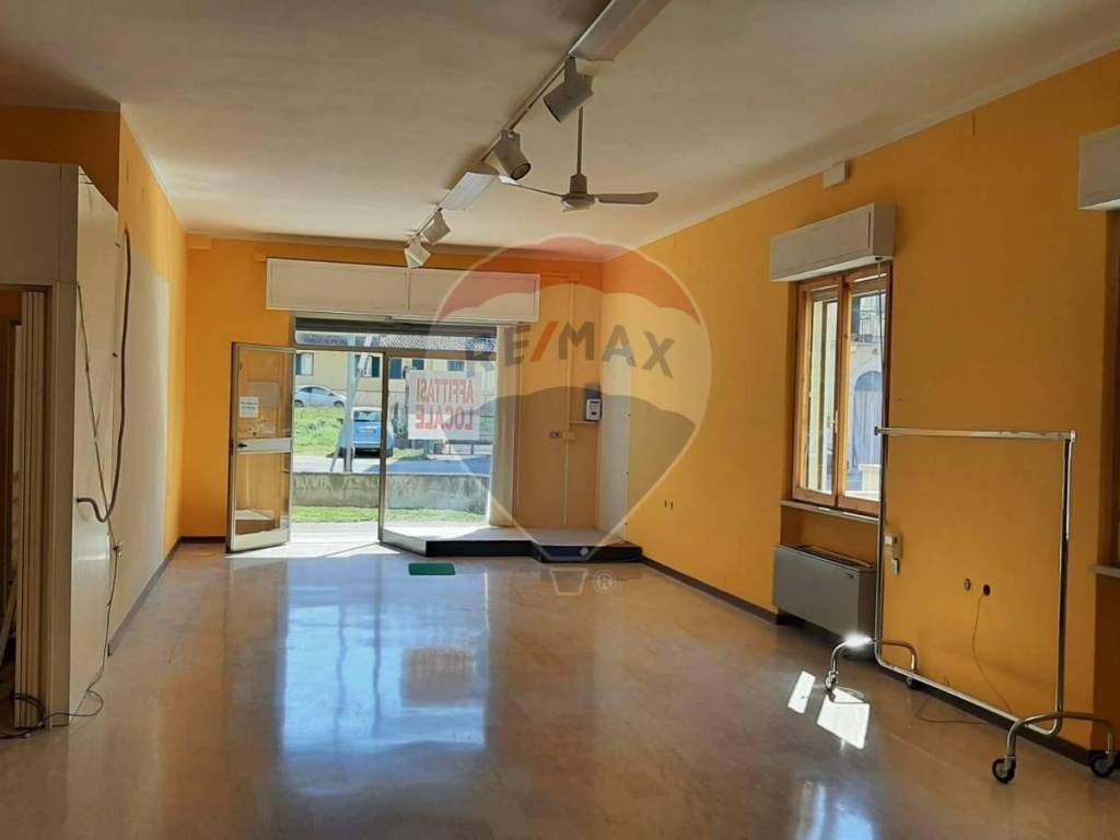 Locale Commerciale Affitto Foligno Rif 94688422 Immobiliare it