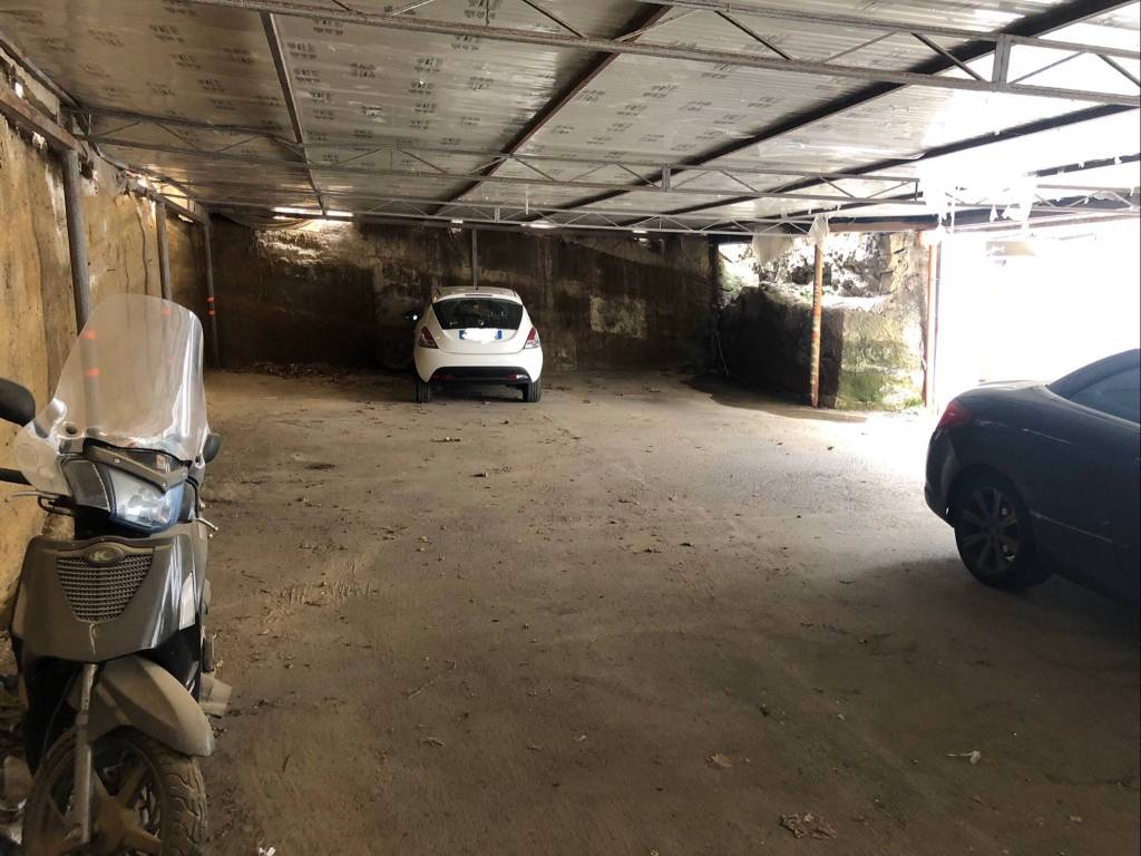 Garage - box via francesco petrarca 125, posillipo, napoli