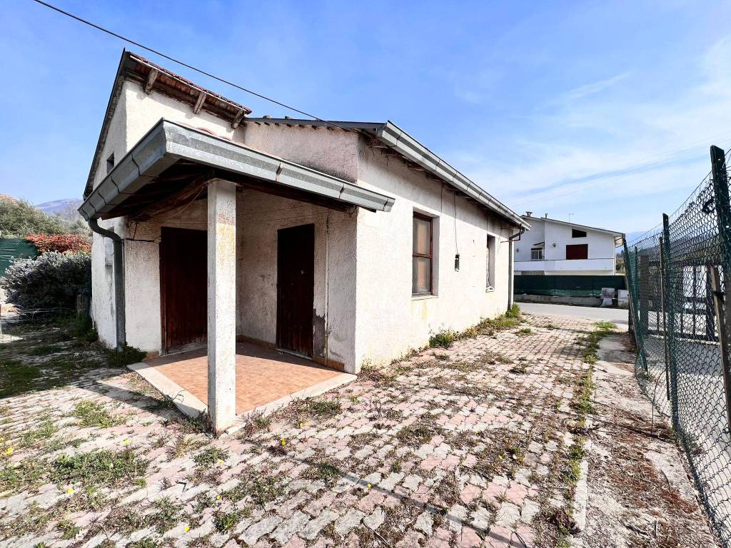 Sale Country house in via San Giuliano Sura Sora. To be refurbished, parking  space, 87 m², ref. 94798606