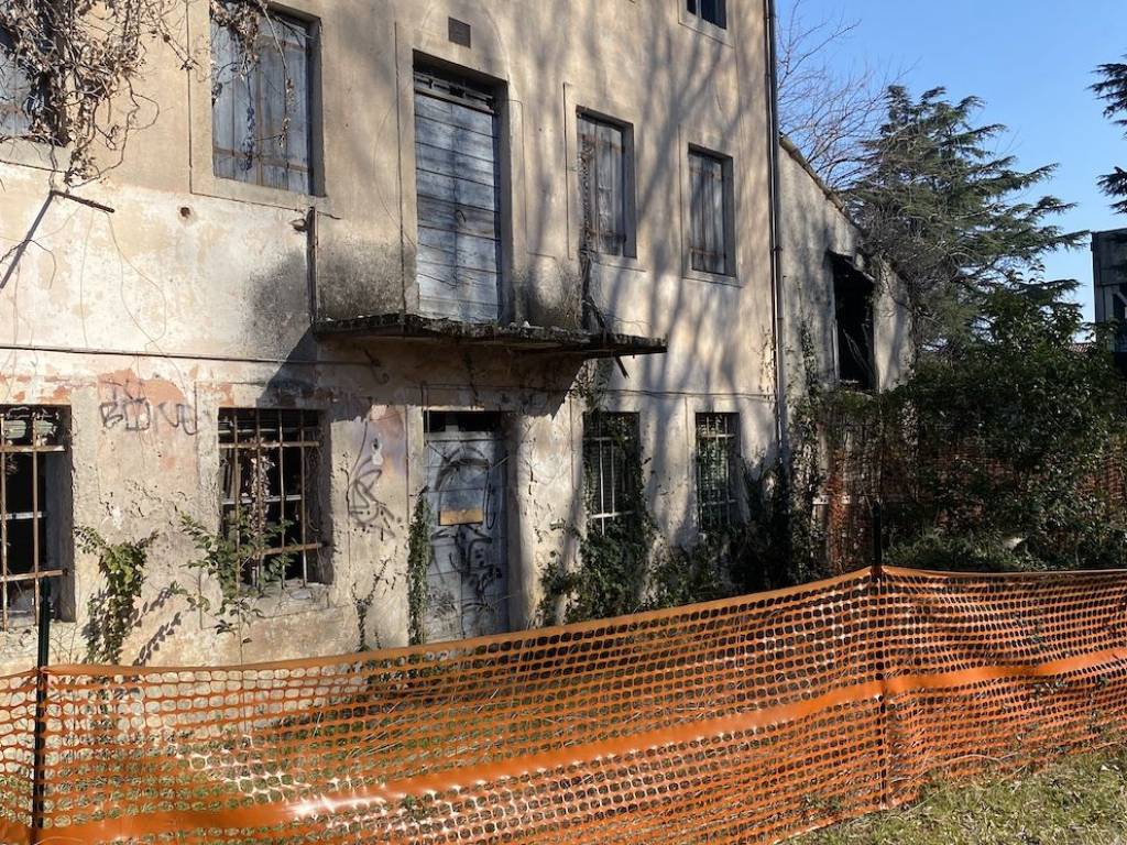 Vendita Rustico in via Tricesimo Udine. Da ristrutturare, 204 m², rif